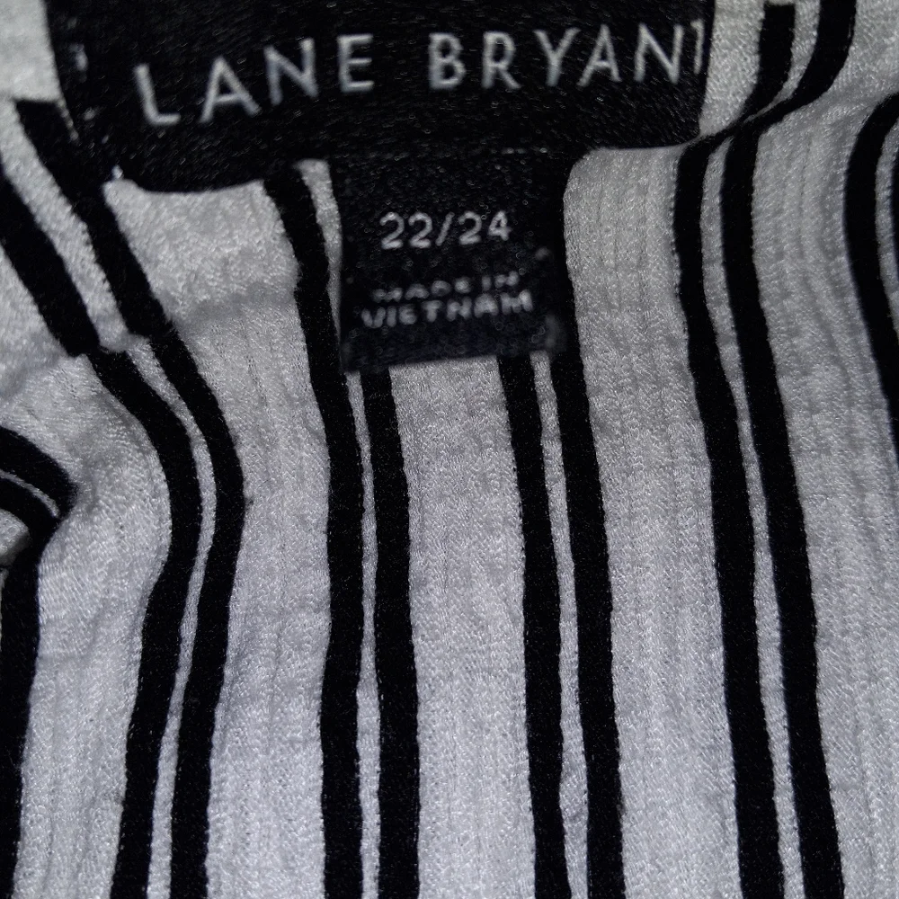 Lane Bryant 22-24 wrap v-neck short sleeve gathered waist striped top